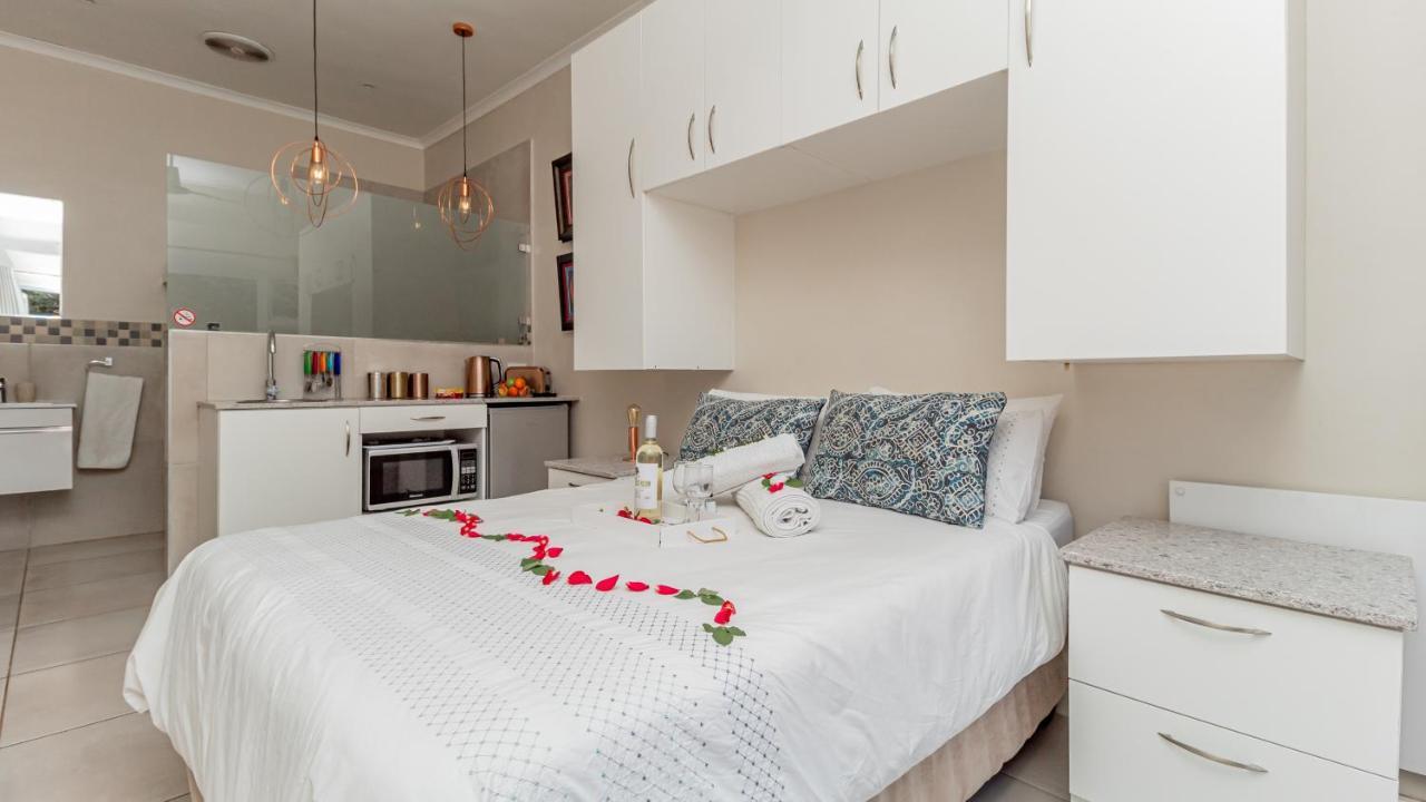 Sea Breeze Hotel Блубергстранд Екстериор снимка