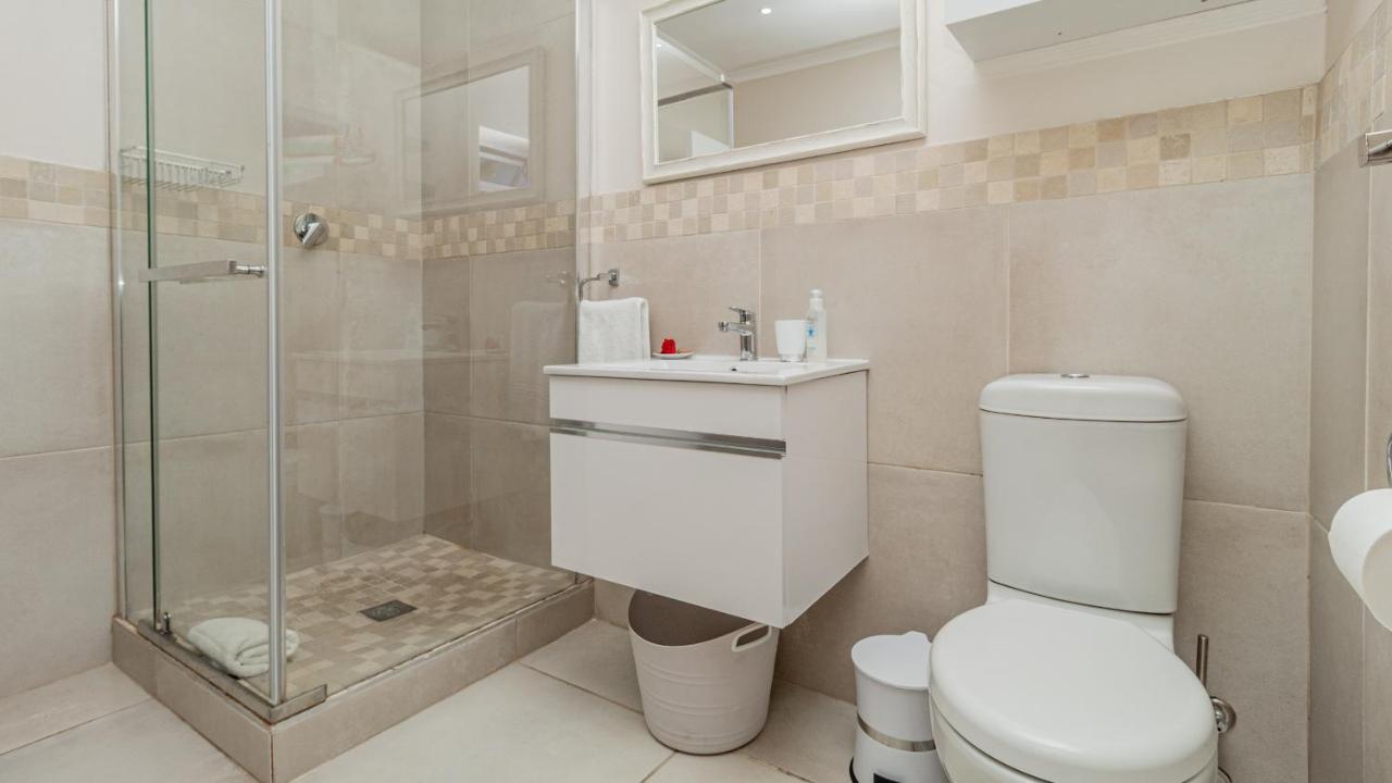 Sea Breeze Hotel Блубергстранд Екстериор снимка