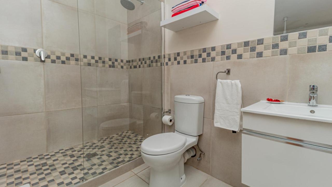 Sea Breeze Hotel Блубергстранд Екстериор снимка