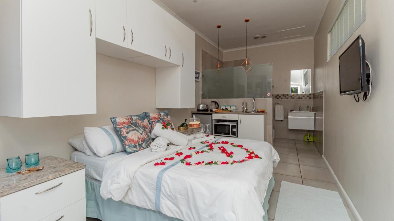 Sea Breeze Hotel Блубергстранд Екстериор снимка