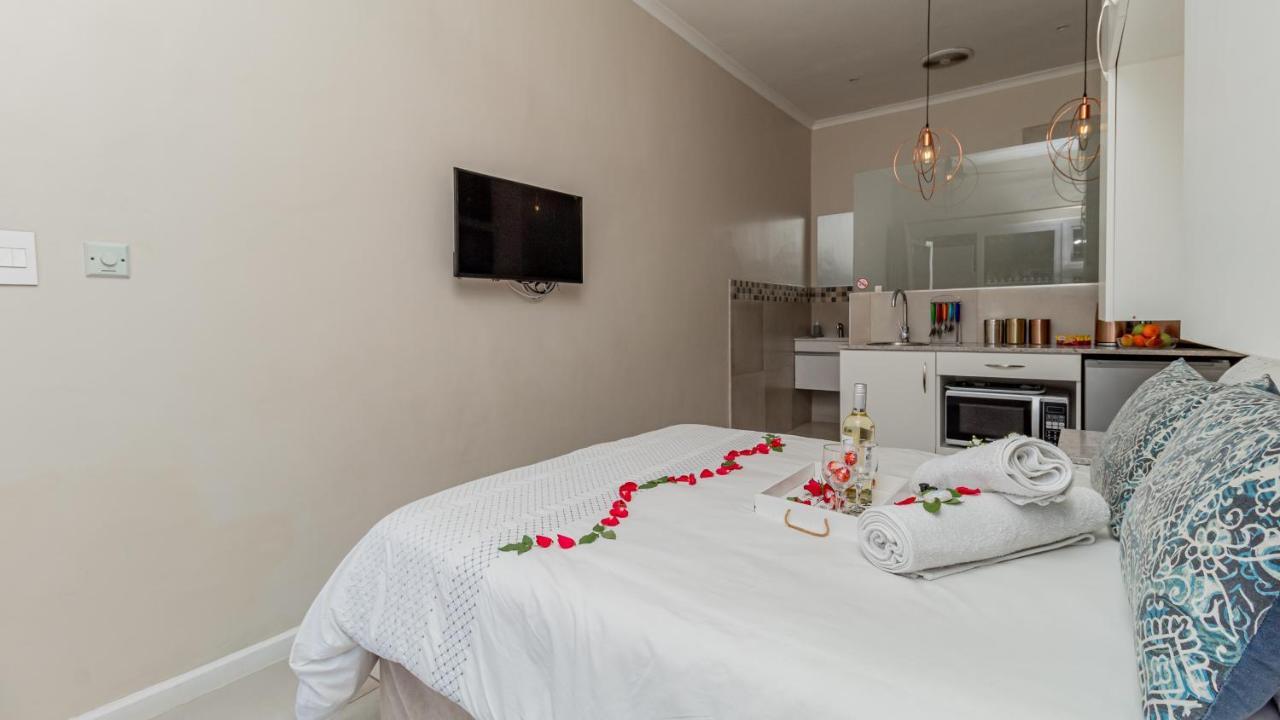 Sea Breeze Hotel Блубергстранд Екстериор снимка