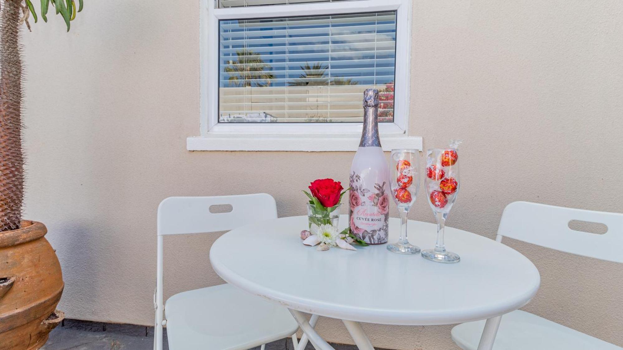 Sea Breeze Hotel Блубергстранд Стая снимка